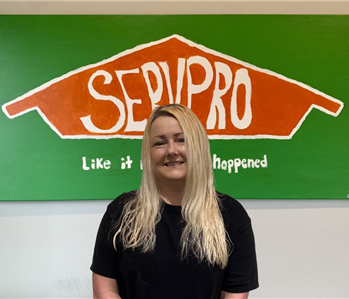 female SERVPRO employee